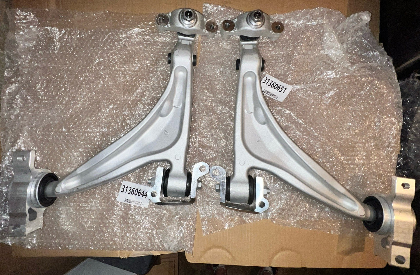 2 of Front Lower Left Right Control Arms Fit Volvo XC90 XC60 T5 T6 T8 B6 2016-