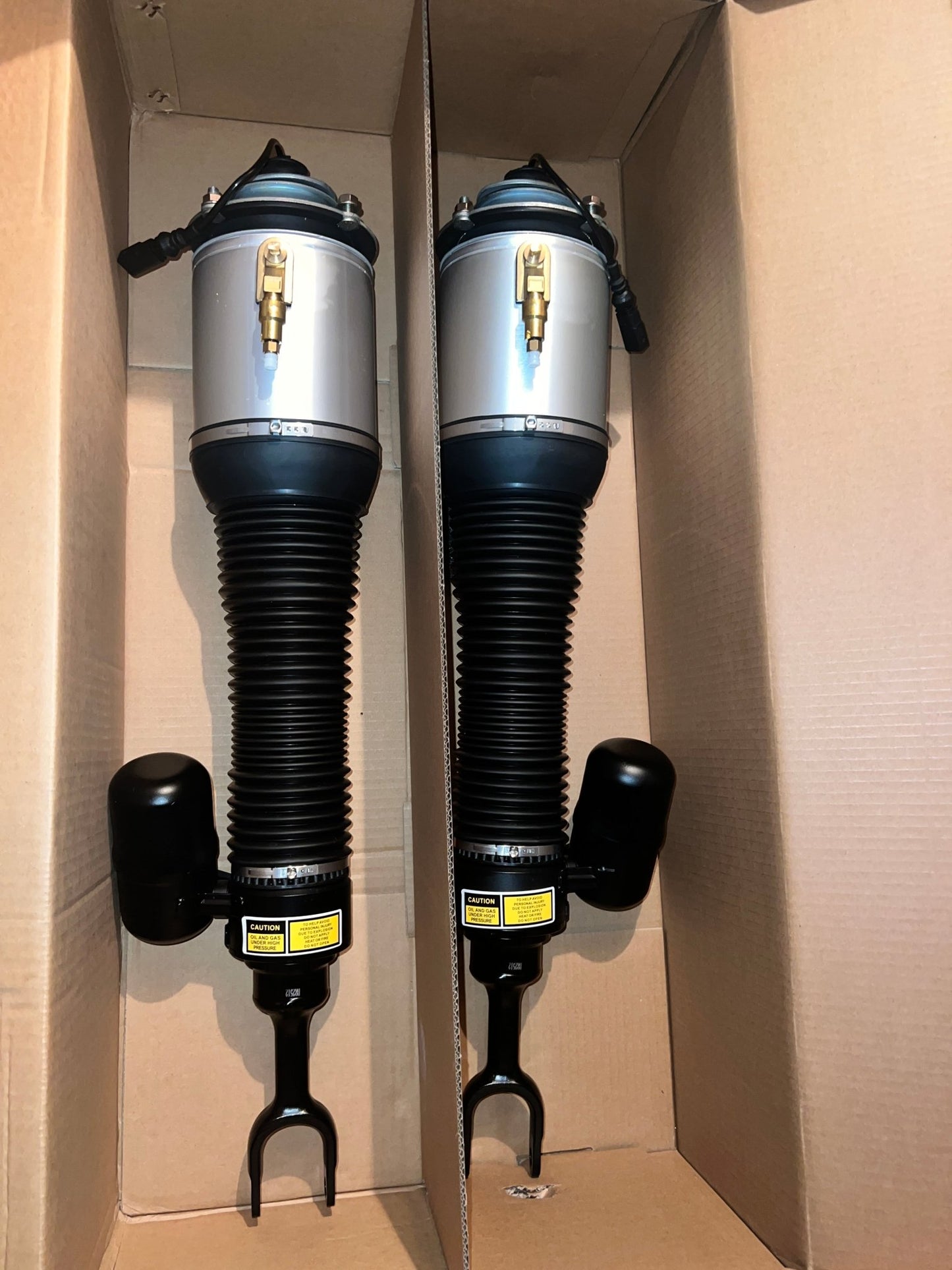 Front Air Suspension Struts for VW Phaeton Bentley Continental GT Flying Spur 3W0616039D, 3W0616040D - Auto Parts Store