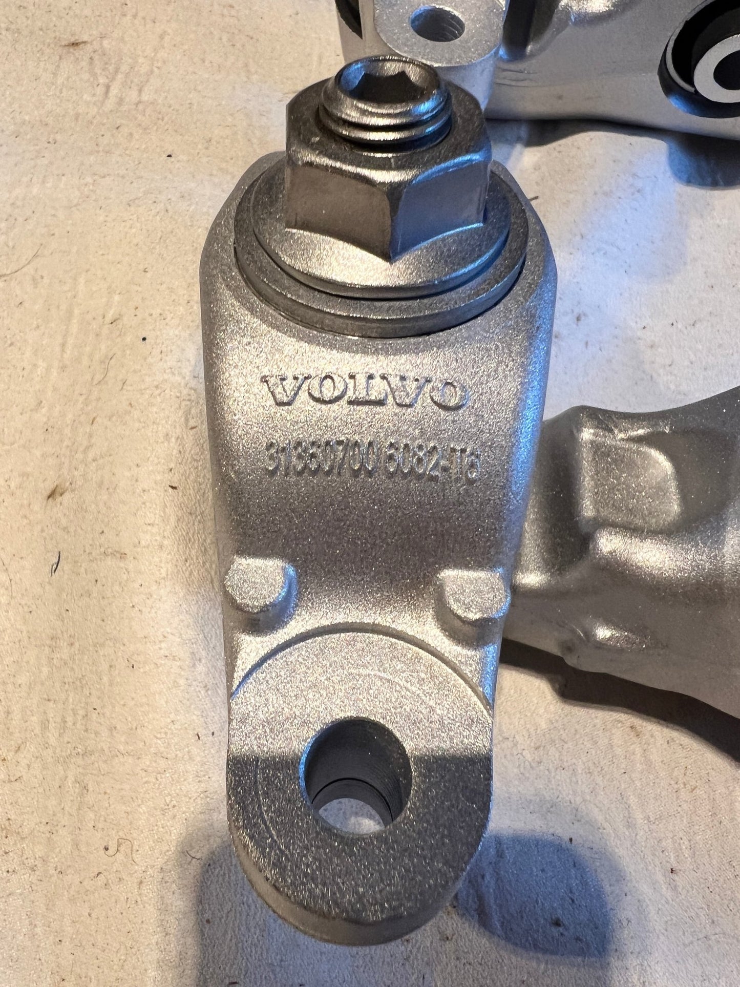 Original Front Lower Left Right Control Arms Fit Volvo XC90 XC60 2016 - 31360644, 31360651 - Part333 Auto Parts UK